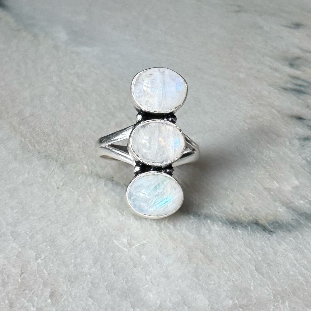 NWOT Sundance Foggy Rainbow Ring, Rainbow Moonstone, Sterling Silver